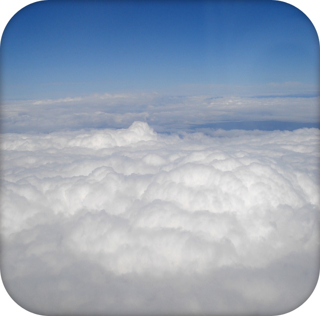 vue avion au dessus des nuages