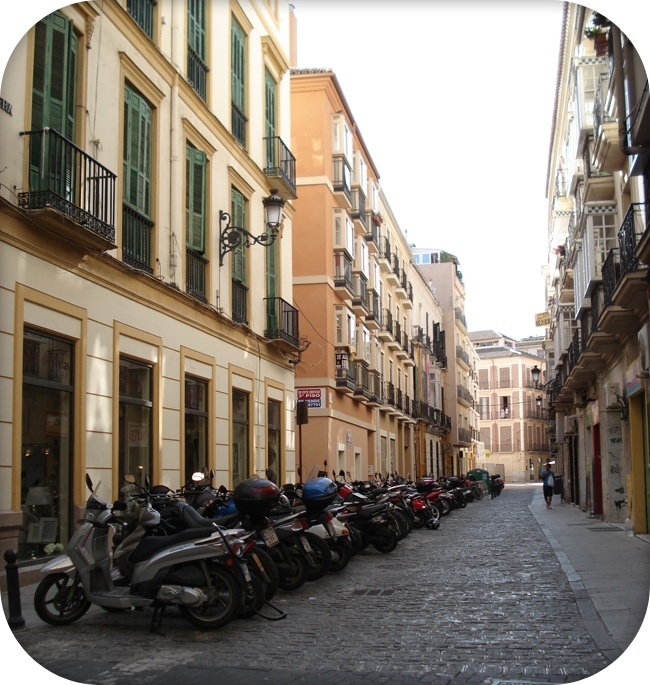 rue pavée malaga scooters