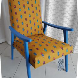 fauteuil scandinave jaune bleu tissus coléoptère face