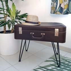 valise vintage transformée en pouf tabouret